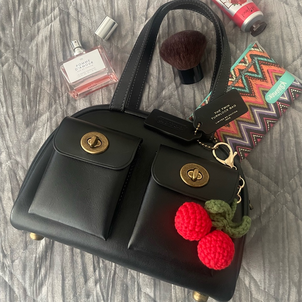 🍒 COACH Twin Turnlock 20 Bag